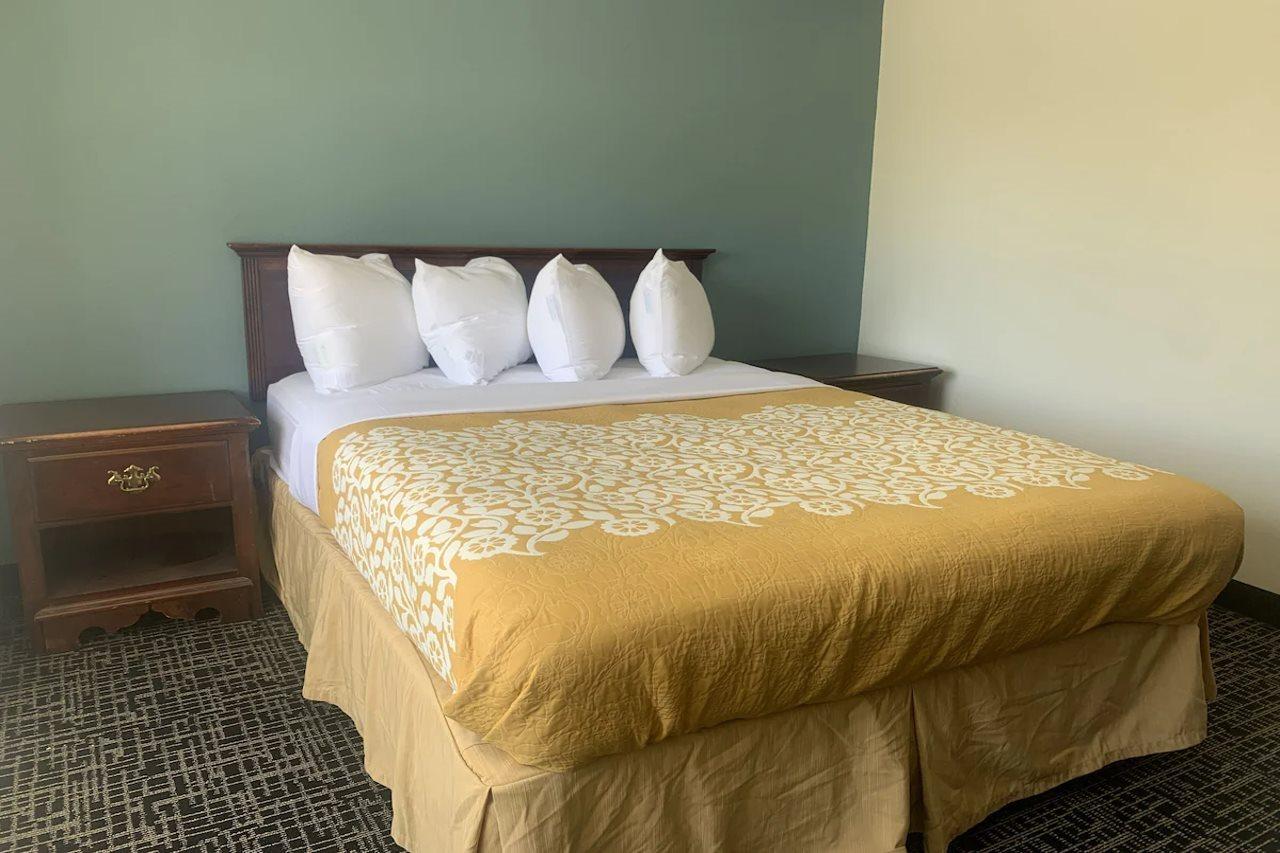 Hotel Baymont By Wyndham Boardman Extérieur photo